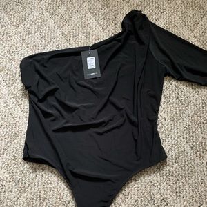 “Not waiting on you” 💋black bodysuit